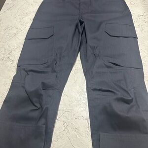 Women’s Under Armoir Cargo Pants
